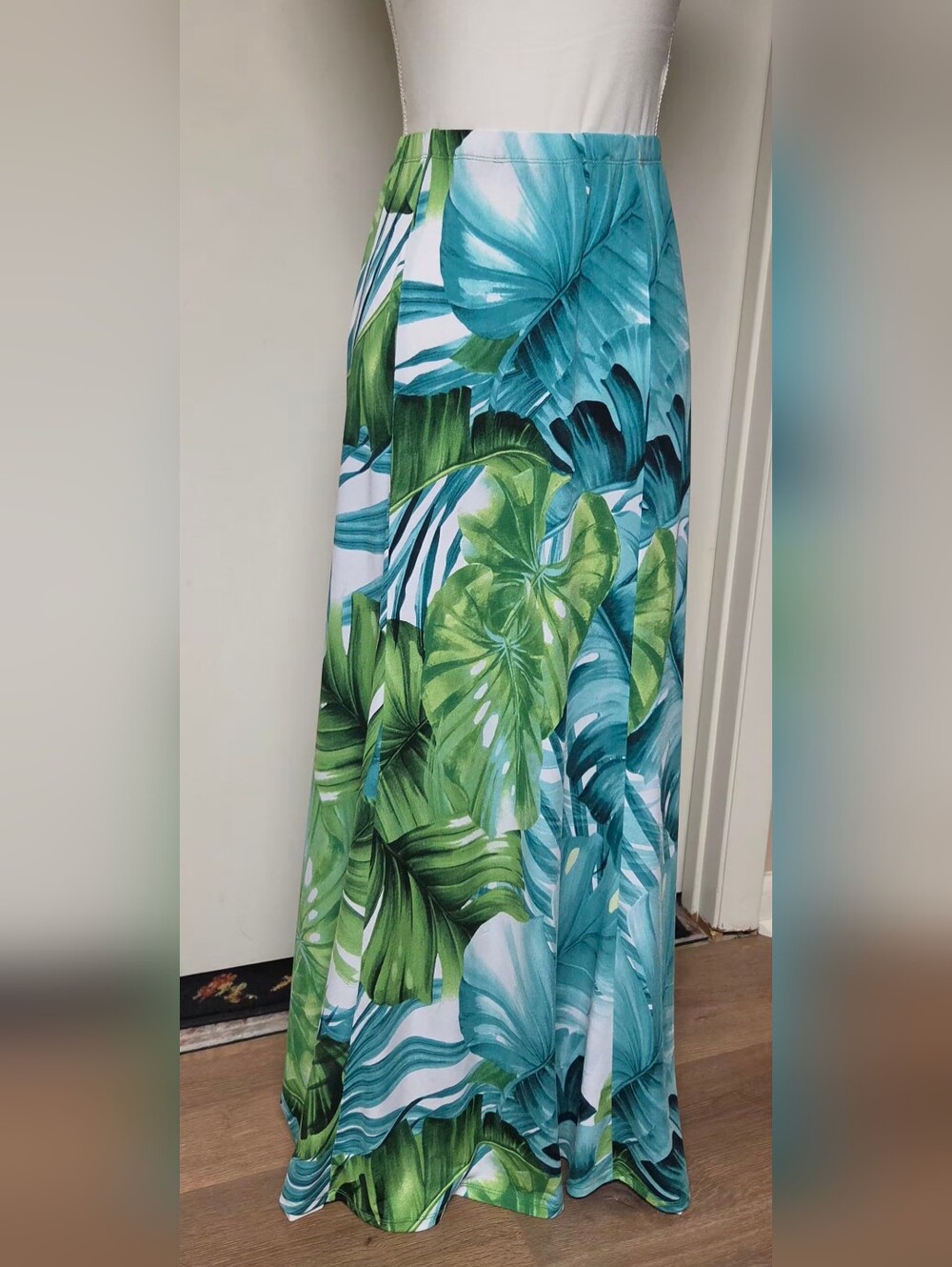 Susan Graver Green & Teal Leaf-Print Maxi Skirt